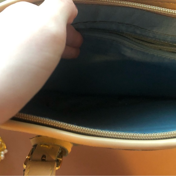 Dooney and Bourke Bumblebee bag! - Picture 11 of 16